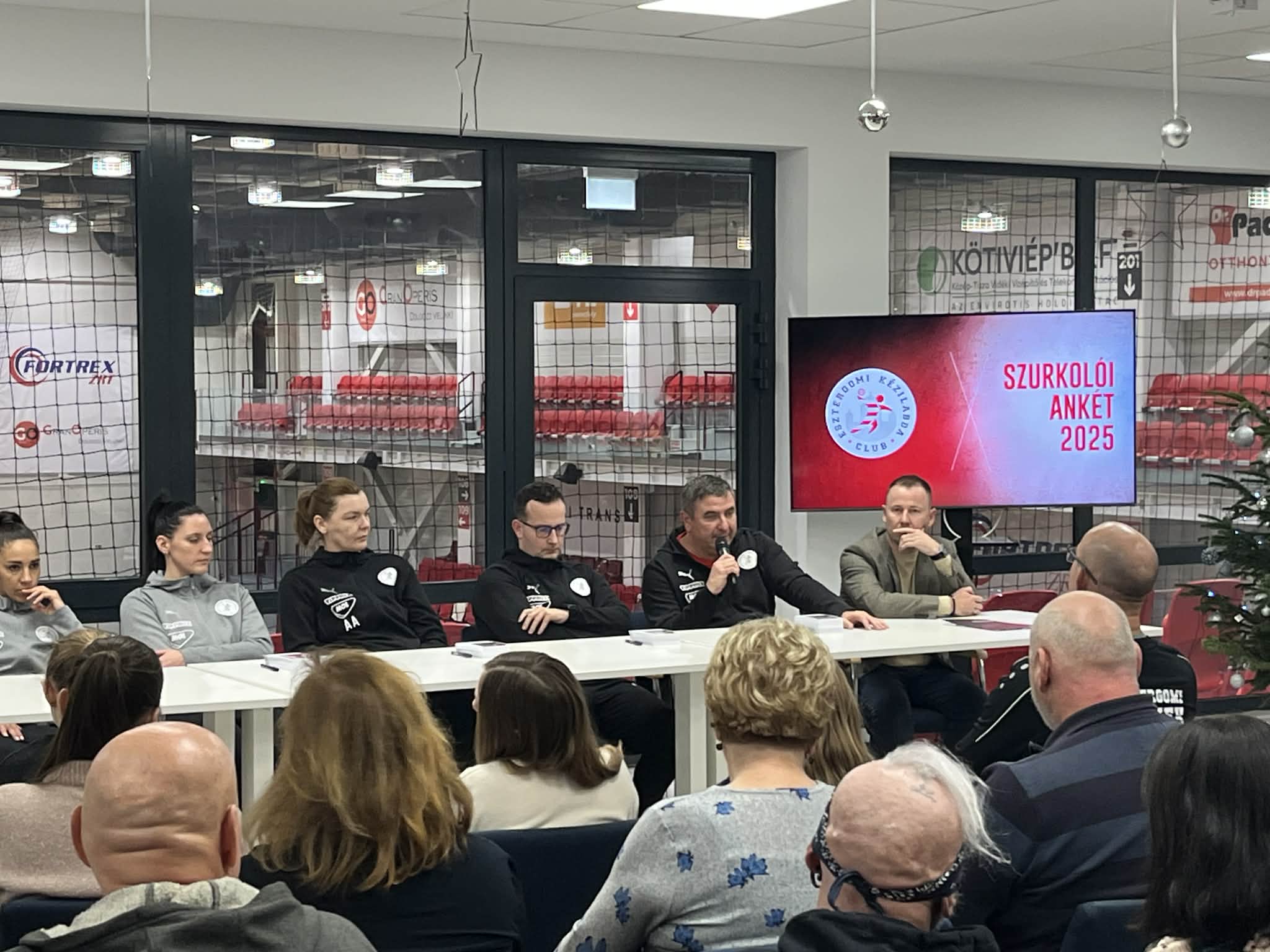 A MOL Esztergom csapata 2028-ig hosszabbított Elek Gáborral